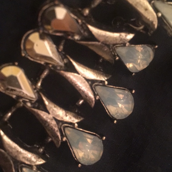 NWT necklace. - Picture 3 of 6